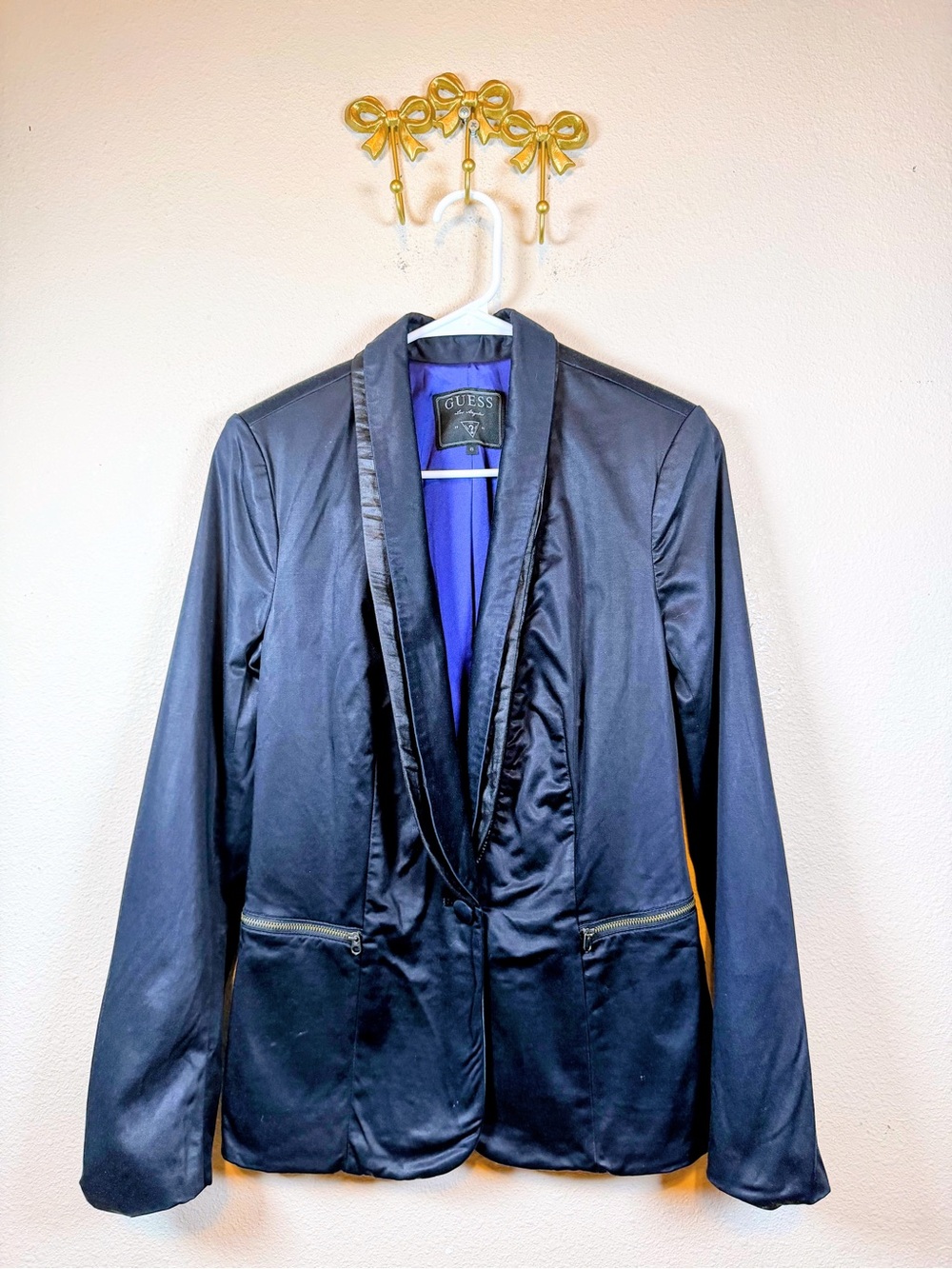 GUESS Black Satin-Trim Tuxedo Blazer w/Shawl Lapel & Zipper Pockets.  Size 6